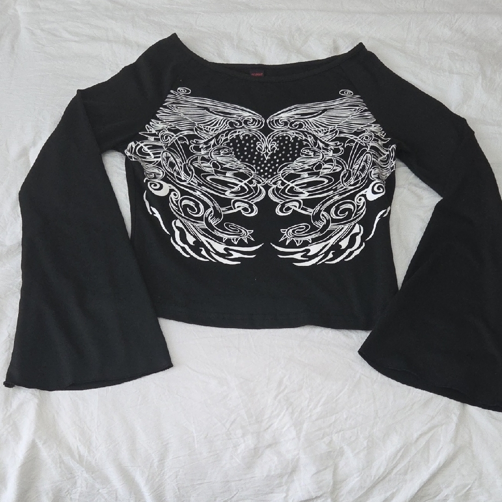 ROMWE Black Long Sleeve Tee with White Wing Design